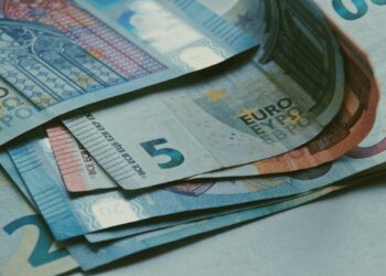 Νέο μηνιαίο επίδομα 100 ευρώ: Ποιοι είναι οι κερδισμένοι – Πότε αρχίζει η καταβολή