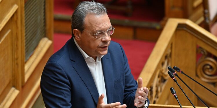 Σωκράτης Φάμελλος: Μπορεί να υπάρξει και Εθνική Άμυνα και κοινωνική πολιτική