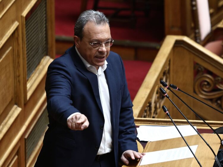 Φάμελλος: Ζούμε την τέλεια καταιγίδα – Made by Mitsotakis