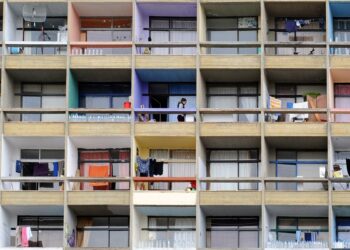 «Έκρηξη» ιδιωτικών φοιτητικών εστιών στην Ελλάδα λόγω στεγαστικής κρίσης και εισόδου ξένων πανεπιστημίων