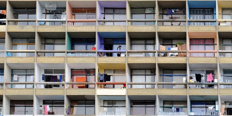 «Έκρηξη» ιδιωτικών φοιτητικών εστιών στην Ελλάδα λόγω στεγαστικής κρίσης και εισόδου ξένων πανεπιστημίων