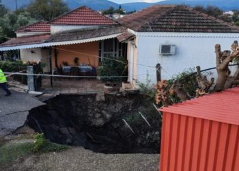 Τεράστιος κρατήρας άνοιξε στις Φυτείες Αιτωλοακαρνανίας