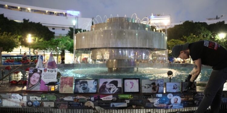 Ισραήλ: Ενός λεπτού σιγή τήρησαν οι οικογένειες και φίλοι θυμάτων της επίθεσης της 7ης Οκτωβρίου