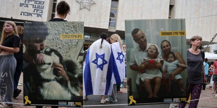 Έκλεισε η συμφωνία Ισραήλ-Χαμάς: Τι προβλέπει η πρώτη φάση για την απελευθέρωση ομήρων και την αποφυλάκιση Παλαιστινίων