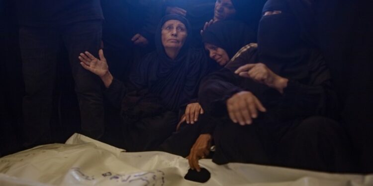 Το Ισραήλ παρέδωσε στη Γάζα 30 σορούς Παλαιστινίων σε αντάλλαγμα για τα λείψανα δύο ομήρων