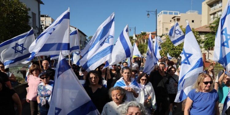 Δοκιμάζεται η εκεχειρία στη Μέση Ανατολή – Πιέσεις στην κυβέρνηση από οικογένειες ομήρων για καθυστέρηση της συμφωνίας