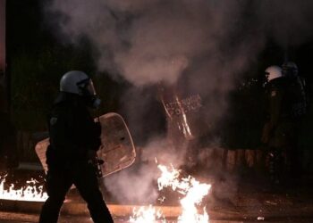 «Χαμός» στην πορεία αλληλεγγύης για την Γάζα – Δακρυγόνα και κρότου λάμψης