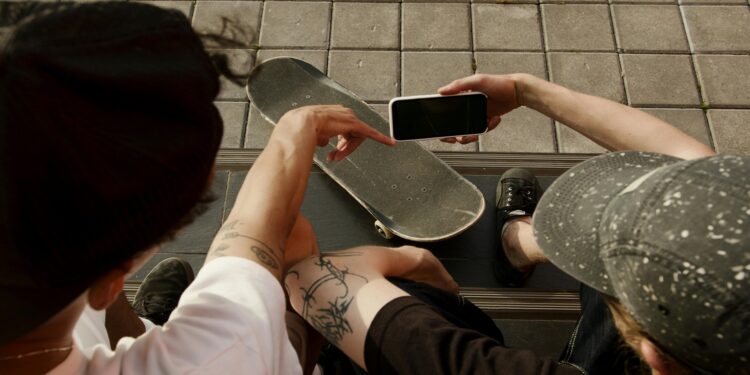 Η Gen Z ζει την απόρριψη: Με πτυχία, χρέη και χωρίς δουλειά