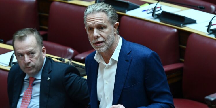 Παύλος Γερουλάνος: Ίσως ήταν λάθος η άδεια καρέκλα στην κηδεία του Σαββόπουλου