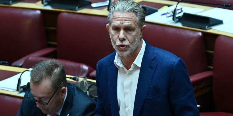 «Δεν περιγράφω άλλο»: Η Κεραμέως έκανε τον Γερουλάνο… Χελάκη