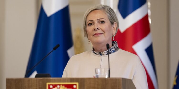 Η χώρα των πάγων που έχει πρόεδρο, πρωθυπουργό, αρχιεπίσκοπο και αρχηγό αστυνομίας, γυναίκες