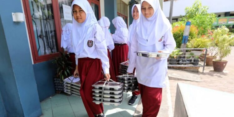 Ινδονησία: Μαζική δηλητηρίαση μαθητών από δωρεάν σχολικά γεύματα