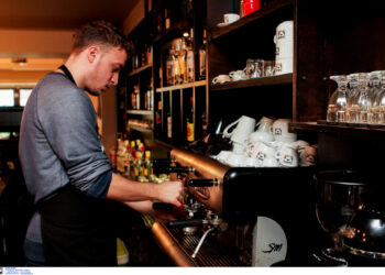 Κόλαφος η Eurostat: Οι Έλληνες εργάζονται περισσότερες ώρες την εβδομάδα από όλους στην ΕΕ