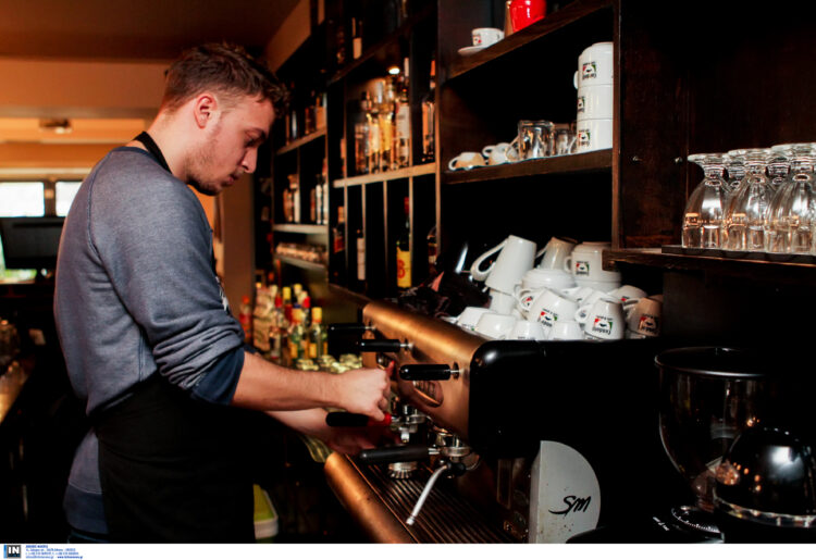 Κόλαφος η Eurostat: Οι Έλληνες εργάζονται περισσότερες ώρες την εβδομάδα από όλους στην ΕΕ