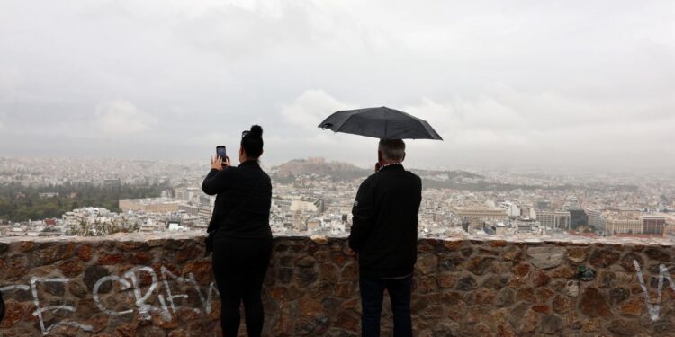 Βροχές και καταιγίδες το Σαββατοκύριακο – Πού θα είναι πιο έντονα τα φαινόμενα