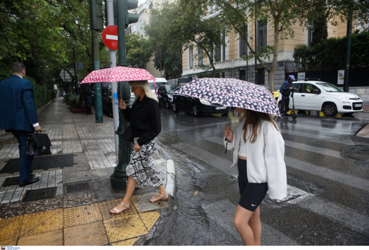 Έντονη βροχόπτωση στην Αθήνα – Μέχρι πότε θα βρέχει