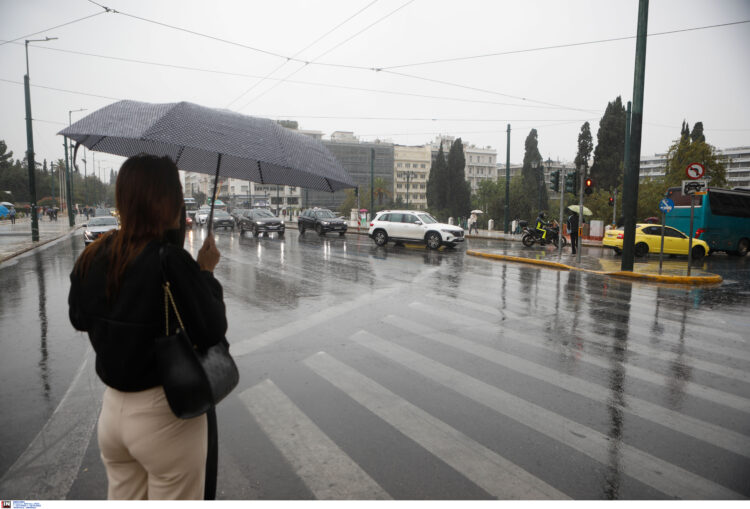 Έντονη βροχόπτωση στην Αθήνα – Μέχρι πότε θα βρέχει