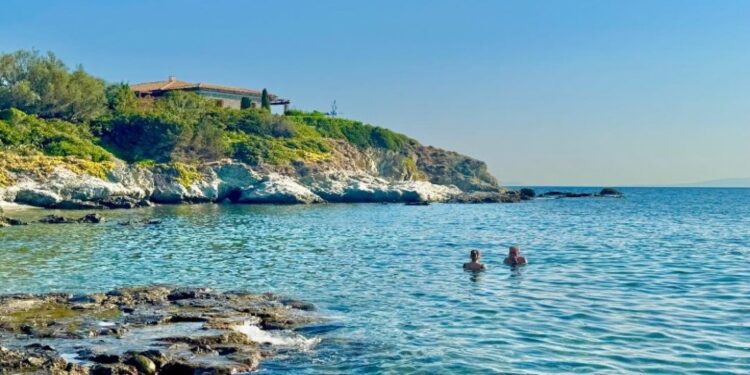 Καιρός: Άστατος έως το απόγευμα – Υψηλές για την εποχή θερμοκρασίες