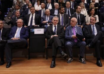 Ωδείο Αθηνών: Η χειραψία Μητσοτάκη- Καραμανλή, η απουσία Σαμαρά και ο διάλογος Δένδια Γεωργιάδη