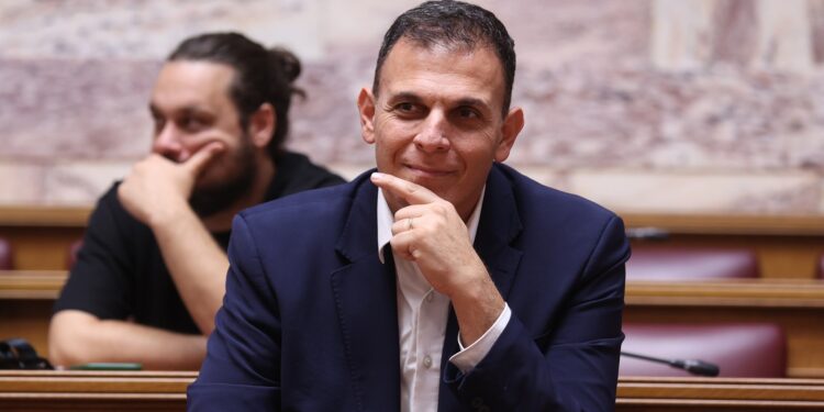 «Άνοιγμα» Καραμέρου σε Τσίπρα: «Πράξη υπέρβασης η παραίτησή του»