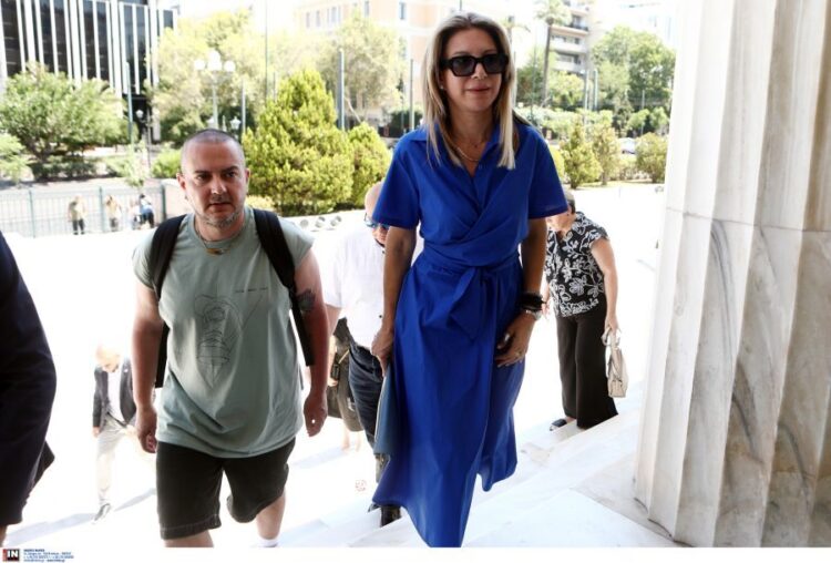 Μαρία Καρυστιανού: Με νέο αίτημα εκταφής της κόρης της, Μάρθης στην Εισαγγελία Λάρισας