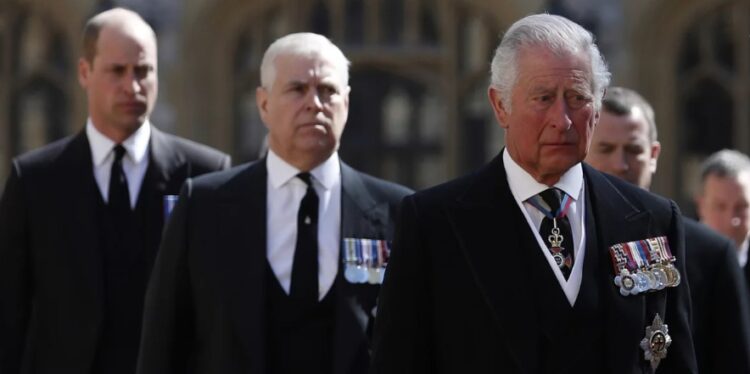 Υπόθεση Επστάιν: Σφίγγει ο κλοιός για τον πρίγκιπα Άντριου –  Οι πιέσεις προς το παλάτι