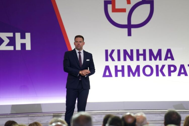 Ο Κασσελάκης έκαψε εξώδικο του Δημητριάδη (βίντεο)