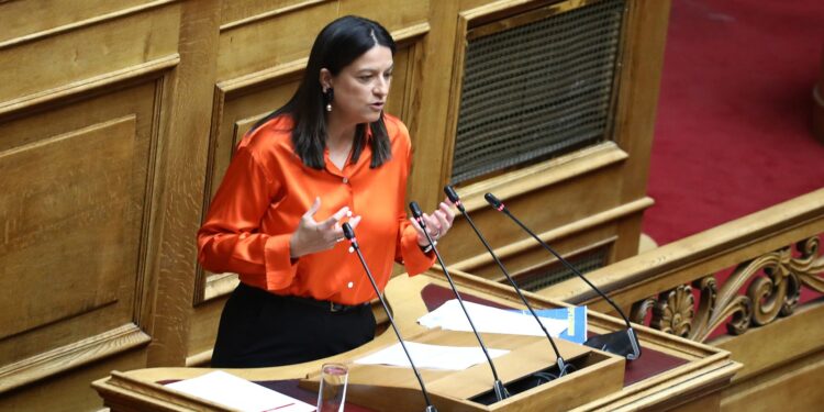 Θέμα μέχρι τη… Ζιμπάμπουε έγινε το 13ωρο της Κεραμέως