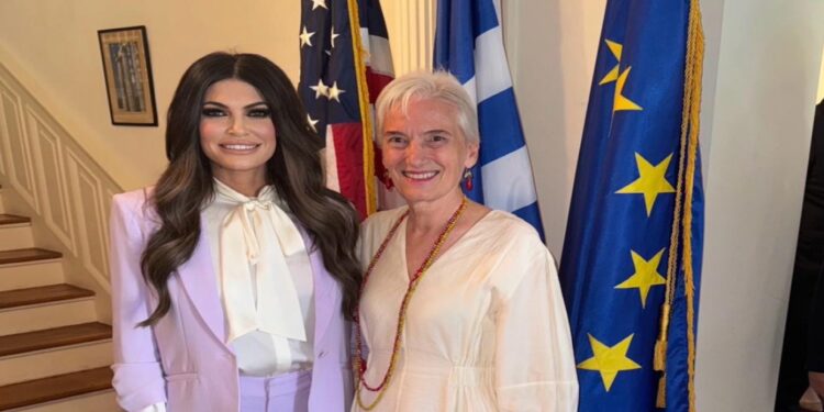 Κίμπερλι Γκίλφοϊλ: Συναντήθηκε με την Ελληνίδα πρέσβη στην Ουάσινγκτον