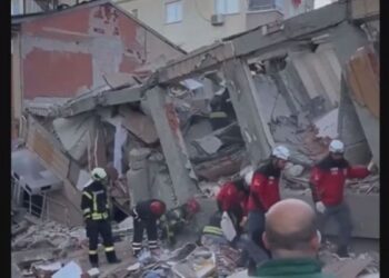 Τραγωδία στην Τουρκία με την κατάρρευση κτιρίου: Βρέθηκε νεκρό ένα παιδί