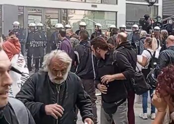 Ματ και χημικά κατά γονέων και εκπαιδευτικών στο Μεταξουργείο (βίντεο)