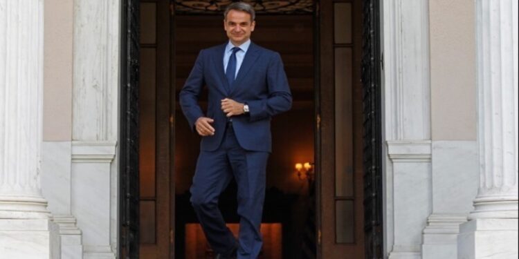 Συνάντηση Μητσοτάκη – Σκλαβενίτη μετά το πρόστιμο για παραβάσεις του Κώδικα Δεοντολογίας σε βάρος της αλυσίδας