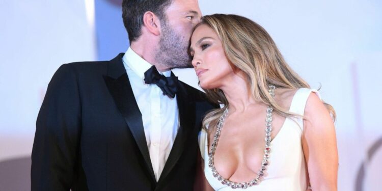 Τζένιφερ Λόπεζ – Μπεν Άφλεκ: Η πρώτη κοινή εμφάνιση μετά το διαζύγιο και τα λόγια αγάπης στο κόκκινο χαλί