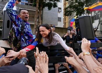 Ο Μαδούρο χαρακτήρισε «δαιμονική μάγισσα» την ηγέτιδα της αντιπολίτευσης Μασάδο μετά το Νόμπελ Ειρήνης