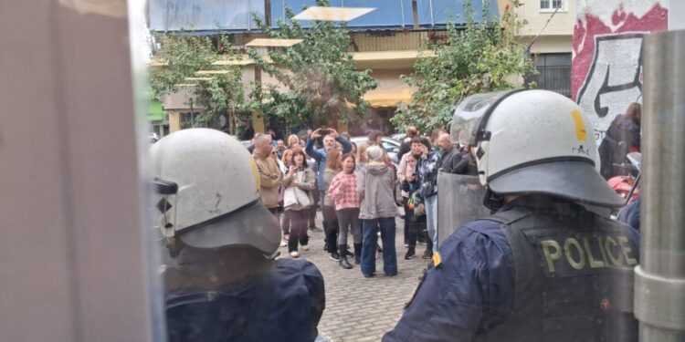 Νέα Αριστερά: Αντί για δασκάλους, στέλνουν ΜΑΤ (βίντεο)
