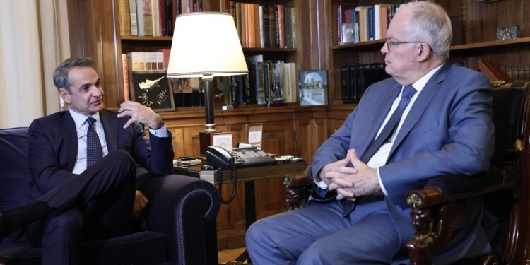 «Τα μάζεψε» και επισήμως ο Μητσοτάκης μετά την κατακραυγή για τον Άγνωστο Στρατιώτη