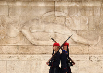 Βουλή: Αντίστροφη μέτρηση για την κατάθεση της τροπολογίας για το μνημείο του Αγνώστου Στρατιώτη