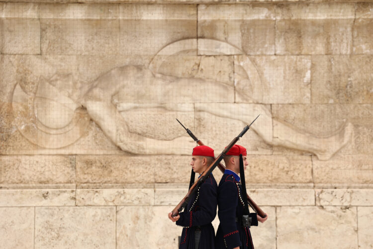 Βουλή: Αντίστροφη μέτρηση για την κατάθεση της τροπολογίας για το μνημείο του Αγνώστου Στρατιώτη