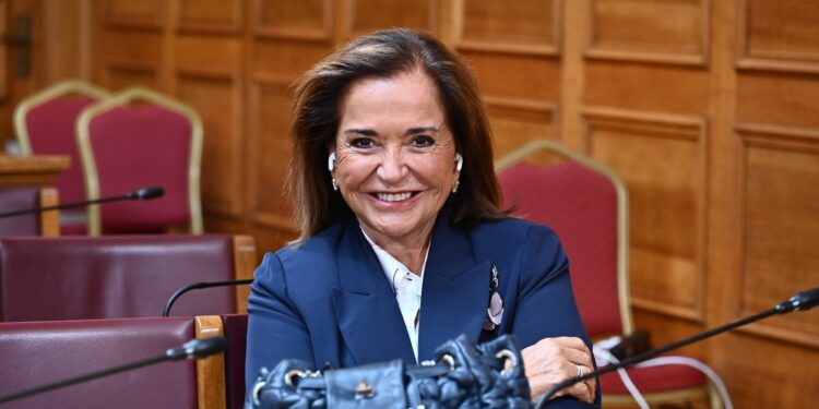 Η Ντόρα προτείνει στον Μητσοτάκη να πάρει τις συμβουλές… Σαμαρά και Τσίπρα για την Εξωτερική Πολιτική