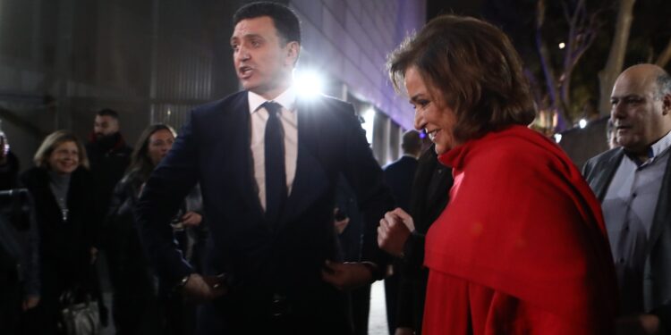 Ποιος βουλευτής του ΠΑΣΟΚ και γιατί πήρε θέση υπέρ της Μπακογιάννη στην κόντρα με τον Κικίλια