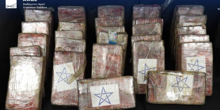 ΑΑΔΕ: Κατασχέθηκαν 39 κιλά κοκαΐνης κρυμμένα σε κοντέινερ με μπανάνες στον Πειραιά