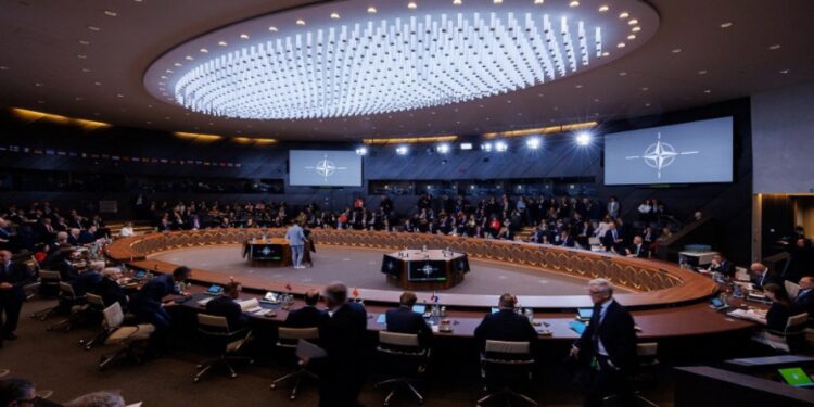 ΝΑΤΟ: Οι υπουργοί Άμυνας της Συμμαχίας συνεδριάζουν μετά τις διεισδύσεις ρωσικών drones στον εναέριο χώρο της
