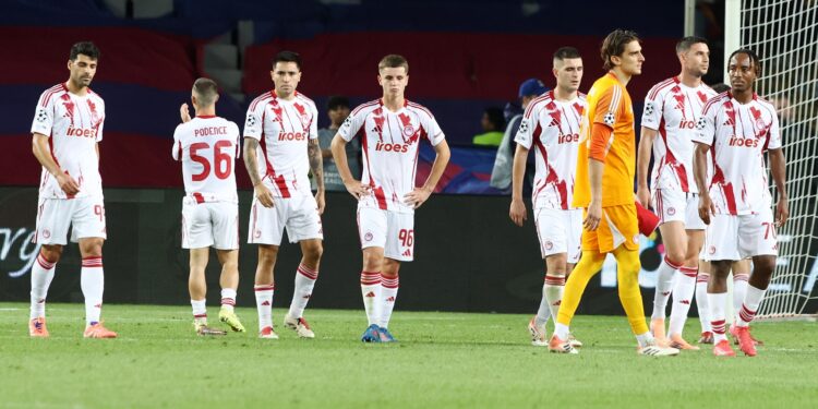 Κατέρρευσε μετά την άδικη αποβολή ο Ολυμπιακός στη Βαρκελώνη – Ήττα με 6-1 για τους ερυθρόλευκους