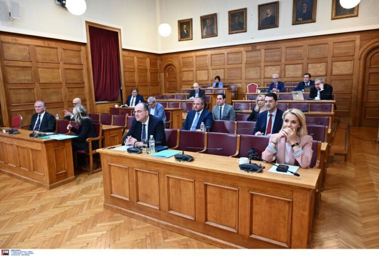 ΟΠΕΚΕΠΕ: Ποιος είναι ο μαϊντανός της εξεταστικής επιτροπής;