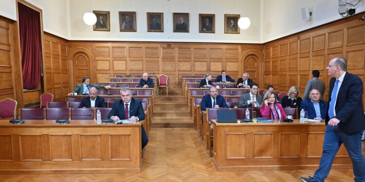 Θορυβημένο πρόσωπο που εμπλέκεται στο σκάνδαλο του ΟΠΕΚΕΠΕ