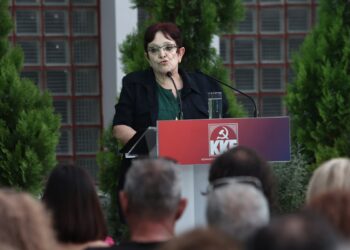 Νοσηλεύτηκε στο «Αγία Όλγα» η Αλέκα Παπαρήγα – Το «ευχαριστώ» της στο προσωπικό