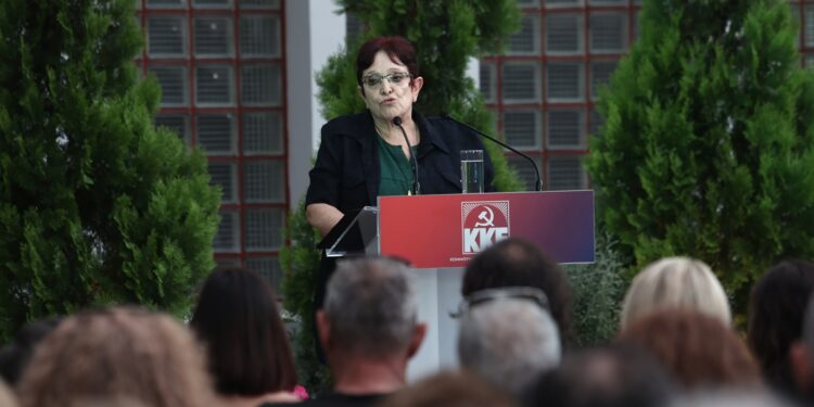 Νοσηλεύτηκε στο «Αγία Όλγα» η Αλέκα Παπαρήγα – Το «ευχαριστώ» της στο προσωπικό