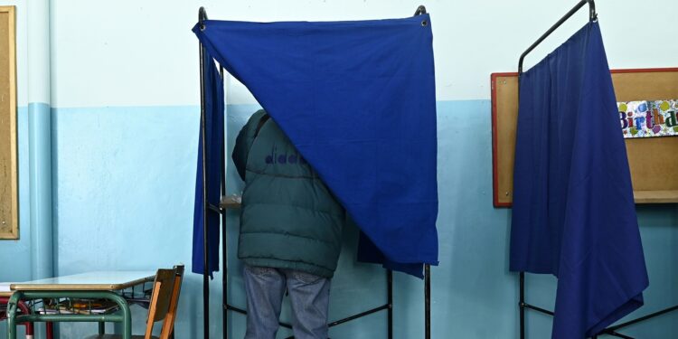 Δημοσκόπηση Political: Τι λένε οι πολίτες για Τσίπρα και Καρυστιανού – Θέλει πρόωρες εκλογές η πλειοψηφία