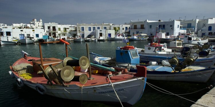 Πάρος: Αντιδράσεις για το λουκέτο στα ΕΛΤΑ Νάουσας – Διαμαρτυρία του Δημάρχου