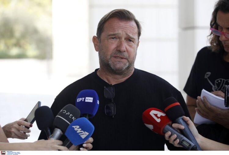 Πλακιάς: Δε θα φύγω από το Σύνταγμα όσο ο Καραμανλής κατηγορείται για πλημμέλημα μόνο